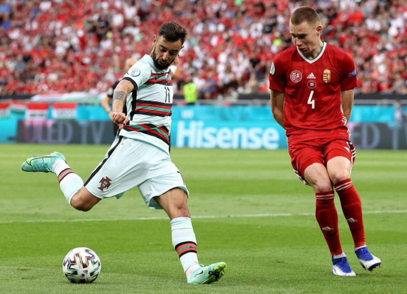 骑士更衣室幕后詹姆斯身心疲惫需冰敷 队友静默无言