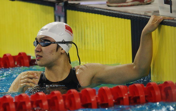 爵士强势击败小牛 赛场风采展现