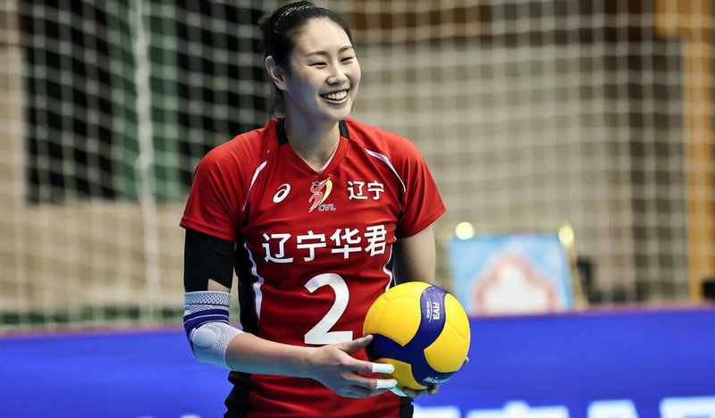 18岁的女姚明新赛季居然无球可打 18岁的女姚明新赛季居然无球可打