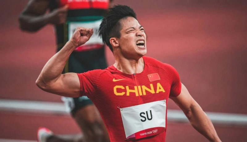 胡德右膝盖过度伸展 明日接受复查或赛季报销 胡德右膝盖过度伸展 明日接受复查或赛季报销