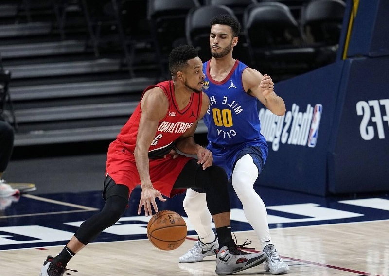 邓恩助力球队斩断连败势头 胜利提振团队士气 邓恩助力球队斩断连败势头 胜利提振团队士气