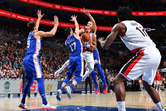 豪斯队友们在努力让我为季后赛做好准备 豪斯队友们在努力让我为季后赛做好准备