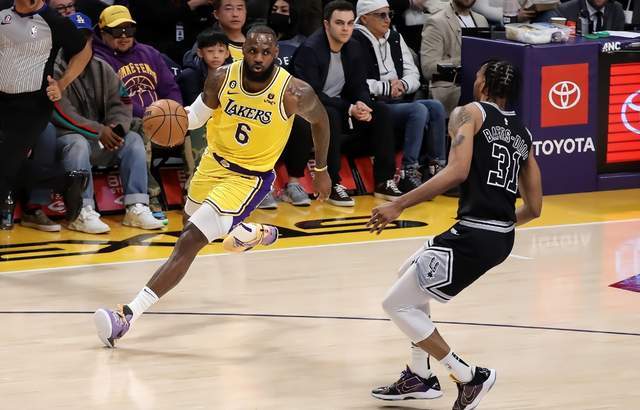 拜仁与巴黎在欧冠的交锋 谁能掌控赛场 拜仁与巴黎在欧冠的交锋 谁能掌控赛场