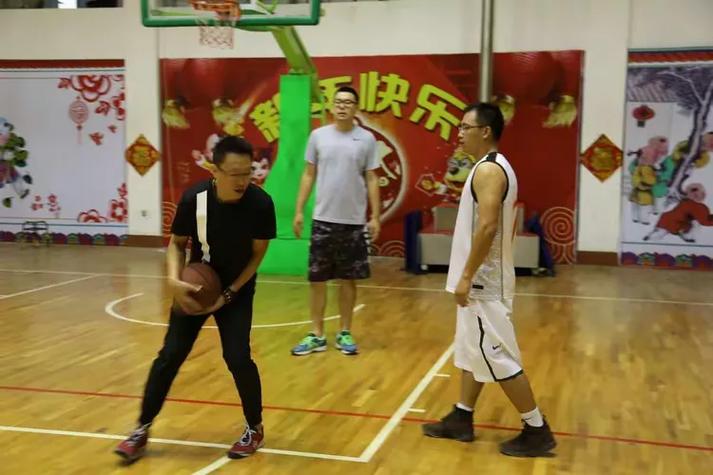 NBA马刺对决费城76人战术大师波波维奇的智慧对决 NBA马刺对决费城76人战术大师波波维奇的智慧对决