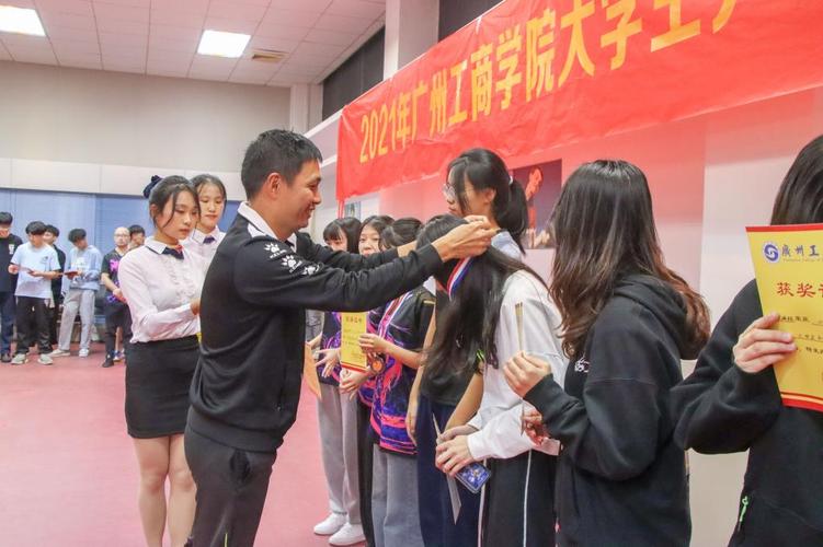雷霆顺势击败马布里的队伍 雷霆顺势击败马布里的队伍