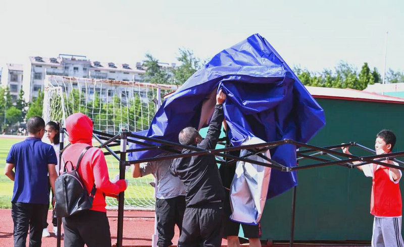 布朗与利拉德字母联袂得分 绿军击败雄鹿三连败终结