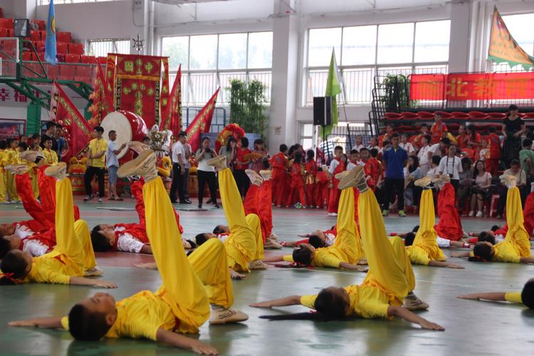 利文斯顿面临膝伤挑战 未来或结束赛季后退役之路 利文斯顿面临膝伤挑战 未来或结束赛季后退役之路