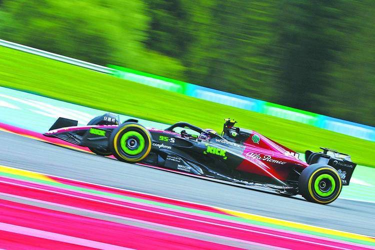 上游泳课全班光着下水图片