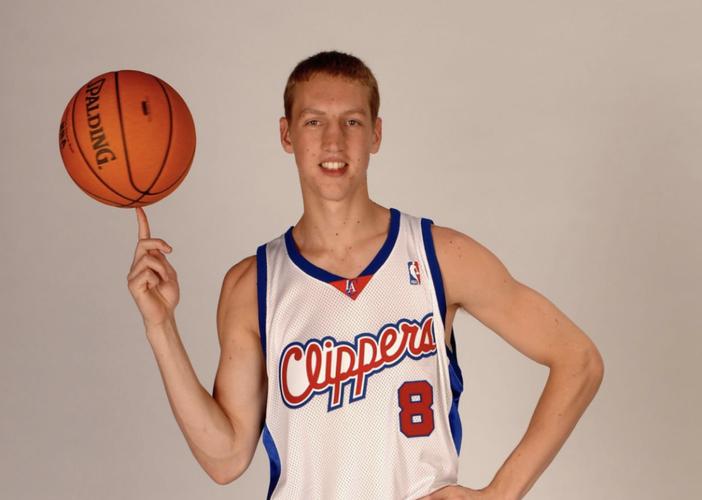 东契奇因脚踝酸痛缺席今日训练 周三出战成疑 东契奇因脚踝酸痛缺席今日训练 周三出战成疑