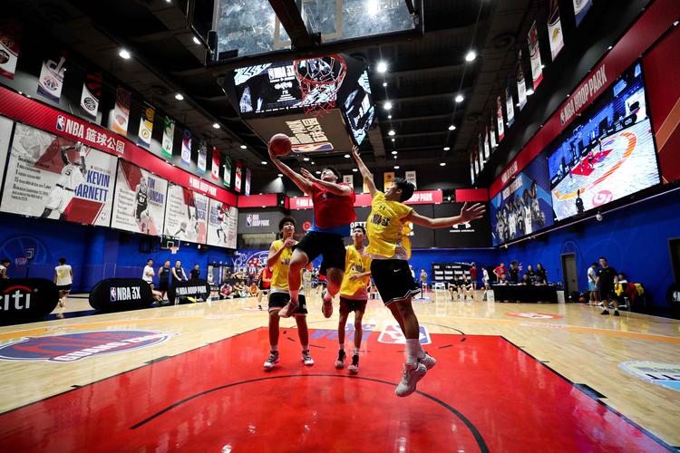 恩比德谈手部受伤坚持比赛我是个战士 恩比德谈手部受伤坚持比赛我是个战士