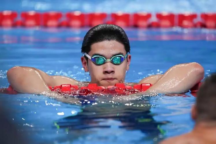 广东宏远队新星2米18 广东宏远队2号的身高