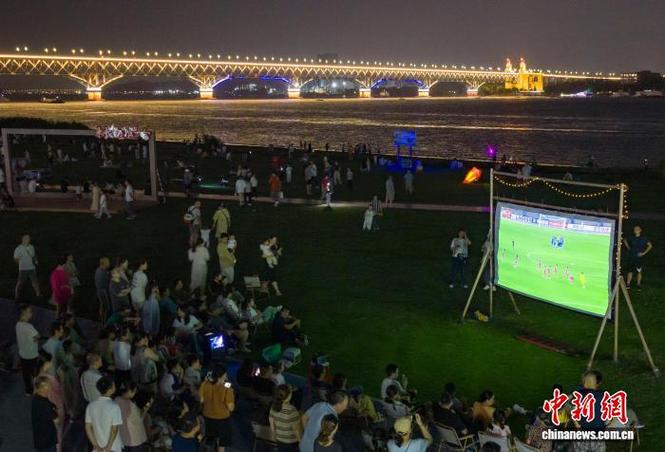 NBA季后赛洛杉矶湖人VS菲尼克斯太阳G3对决精彩瞬间 NBA季后赛洛杉矶湖人VS菲尼克斯太阳G3对决精彩瞬间