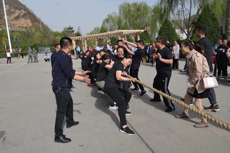 库里破纪录之夜 勇士连胜黄蜂 汤普森全场闪耀得分二十九分