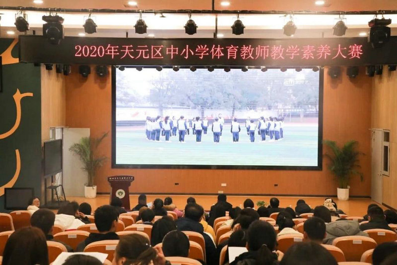 詹姆称赞库里非凡实力 联盟齐声欢呼超强表现震撼篮坛 詹姆称赞库里非凡实力 联盟齐声欢呼超强表现震撼篮坛