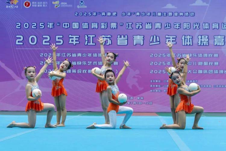 反了昔日库里迷弟血帽偶像 克拉克18分手刃旧主 反了昔日库里迷弟血帽偶像 克拉克18分手刃旧主