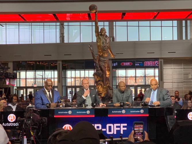 米切尔26分格里芬空砍34+10+5 爵士胜活塞 米切尔26分格里芬空砍34+10+5 爵士胜活塞