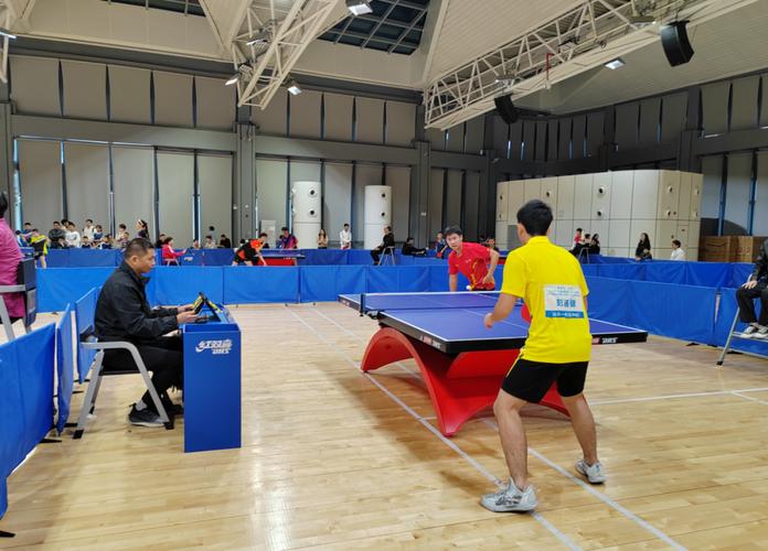 詹姆士重返湖人篮球传奇展现风采 续写传奇荣耀时刻 詹姆士重返湖人篮球传奇展现风采 续写传奇荣耀时刻