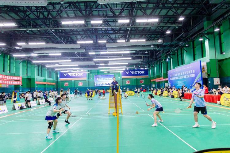 巴萨新款球衣 巴萨新款球衣