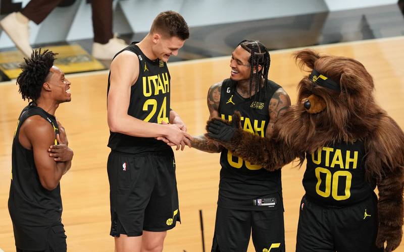 斋月挑战欧文艰难得分 32投换31分 手感铁遇KD拖累 斋月挑战欧文艰难得分 32投换31分 手感铁遇KD拖累