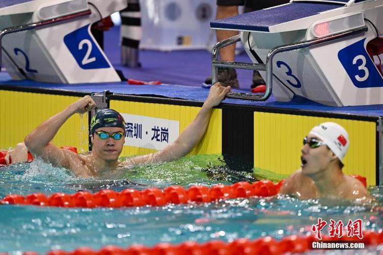 搞内讧勒夫勒布朗争执数秒 互相指手画脚闹哪样 搞内讧勒夫勒布朗争执数秒 互相指手画脚闹哪样