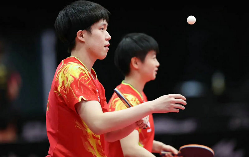 詹皇惊讶回应厄文道歉内幕 与勒夫洛城聚餐背后的故事 詹皇惊讶回应厄文道歉内幕 与勒夫洛城聚餐背后的故事