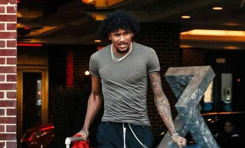 易建联眼睛被打肿 易建联眼睛被打肿