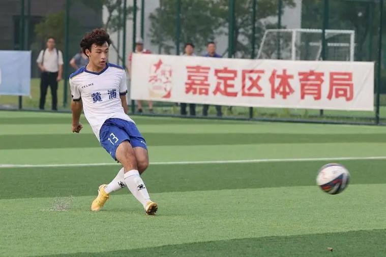 篮球赛场魔术与篮网交锋 篮网胜出展现实力 篮球赛场魔术与篮网交锋 篮网胜出展现实力