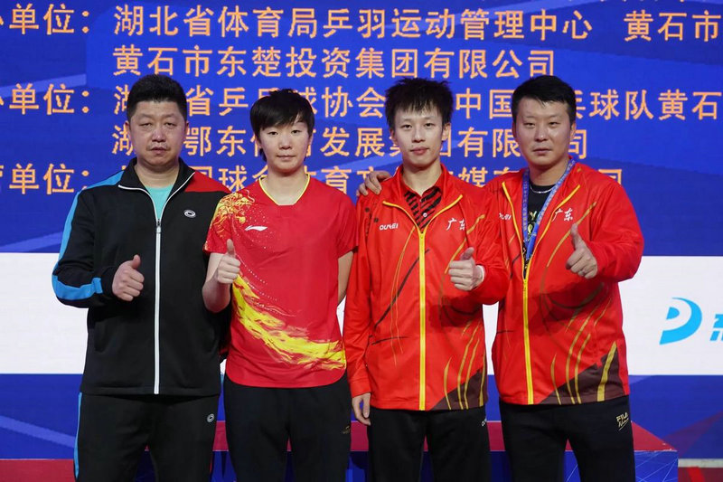 米切尔篮球之路卓越表现持续刷新纪录 之战闪耀星光