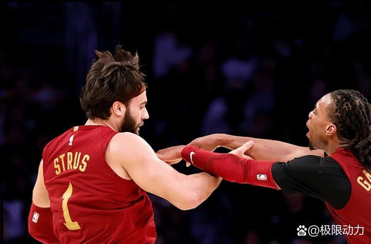 科尔开始增加麦基出场时间 阵容试验仍在进行中 科尔开始增加麦基出场时间 阵容试验仍在进行中