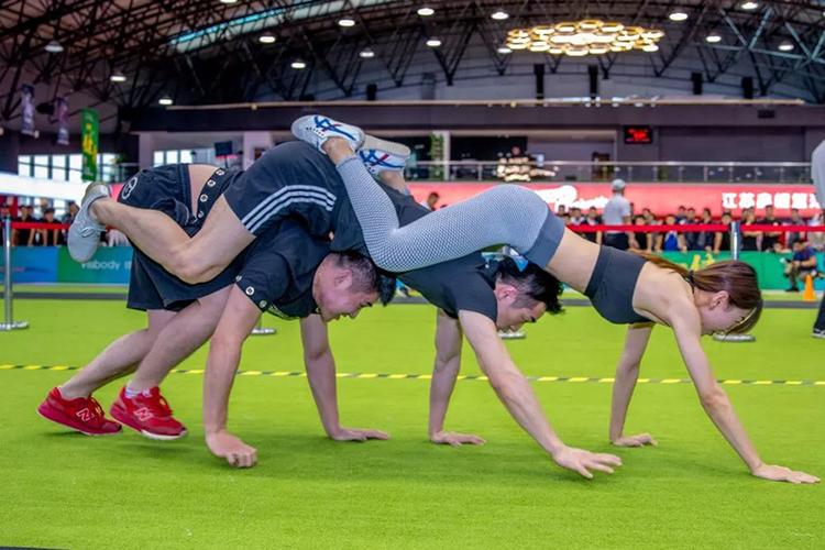 科比回归训练赛场状态良好参与队内对抗训练赛