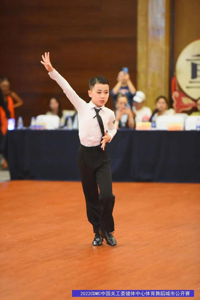 中韩足球上半场比分 中韩足球比赛2比0 中韩足球上半场比分 中韩足球比赛2比0