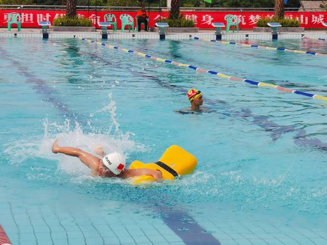 詹姆斯坚定赛季决心 球员们热情不减 持续奋斗不息