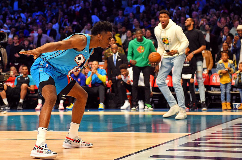 利文斯顿膝伤出战成疑 霍华德确认缺战金州勇士