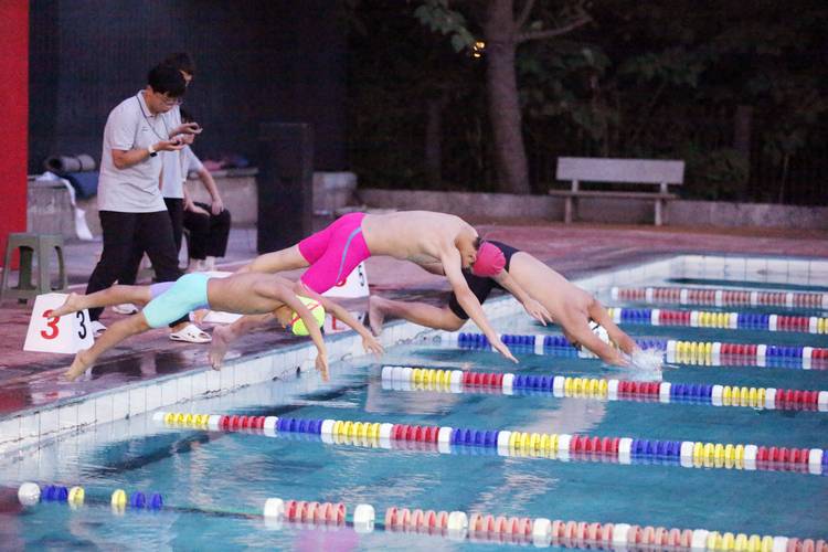 洛瑞今日得到21分7助攻 过去四场合计仅15分