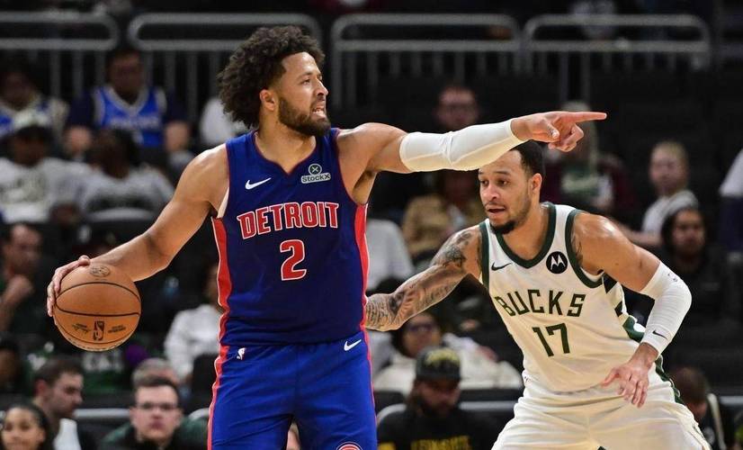 男子岳父家门口贴满对联福字