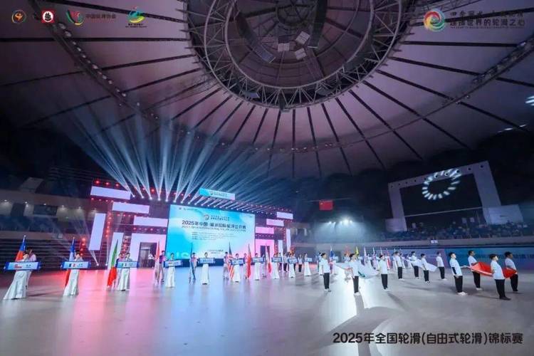 罗威强势表现 半场10板助勇士逆袭 库里与威金斯伤退引人关注 罗威强势表现 半场10板助勇士逆袭 库里与威金斯伤退引人关注