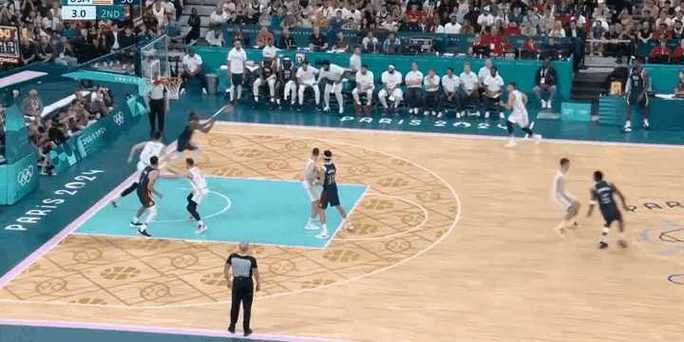 詹姆篮球传奇数据创纪录封王 荣耀比肩篮球巨星巴克利霍华德 詹姆篮球传奇数据创纪录封王 荣耀比肩篮球巨星巴克利霍华德