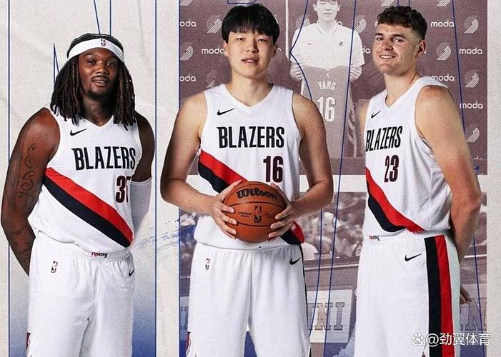 保罗首轮三场季后赛场均26.7分10.3助攻2.7抢断 保罗首轮三场季后赛场均26.7分10.3助攻2.7抢断