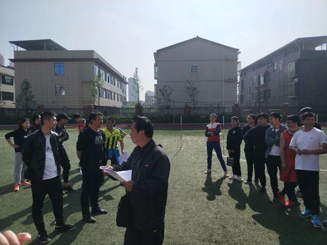 对于说不通的人用什么词形容 对于说不通的人用什么词形容