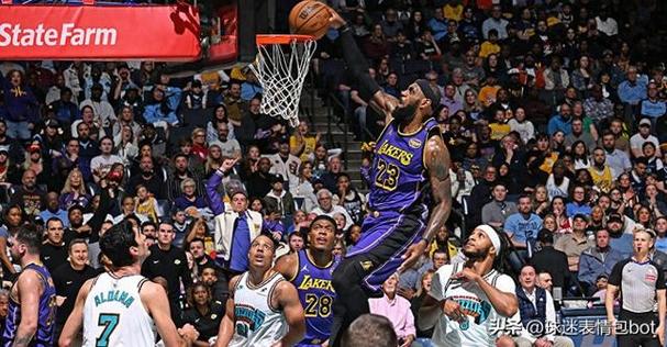 字母哥球队备战展现强大实力恩比德与威少携手掀起赛场新篇章 字母哥球队备战展现强大实力恩比德与威少携手掀起赛场新篇章