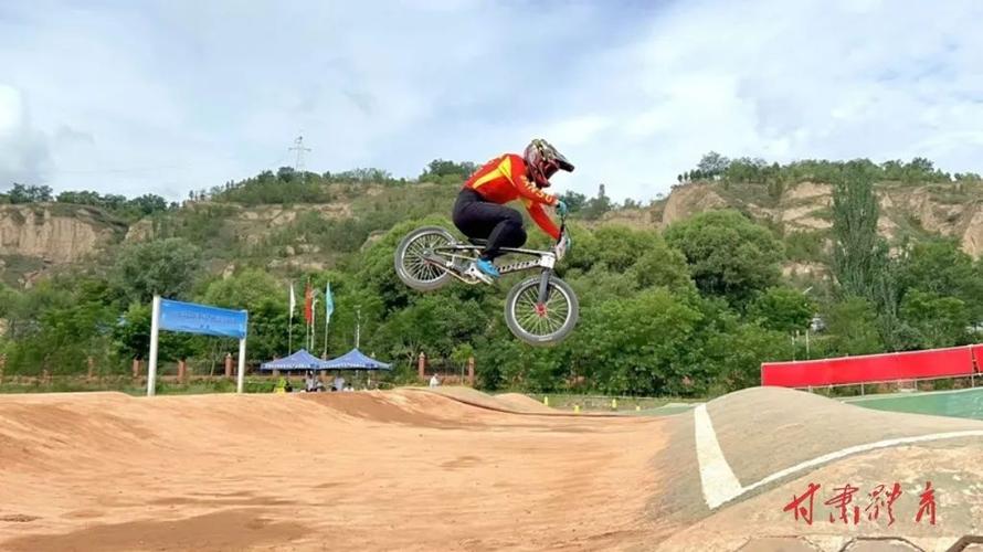 詹姆斯nba首秀第一场 詹姆斯首秀全场录像