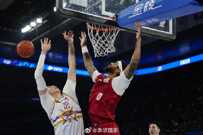 湖人和掘金今天的比赛回放