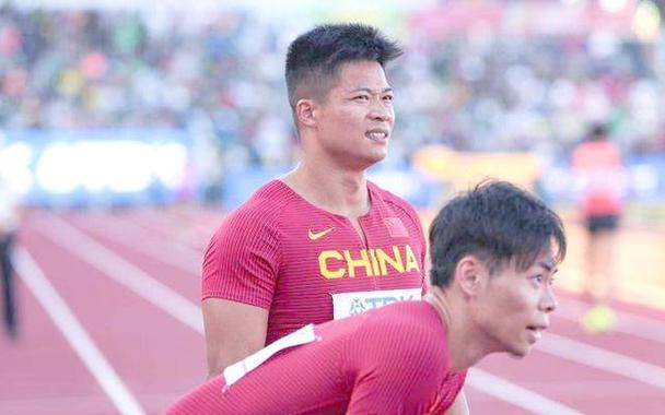 杰伦布朗与多诺万米切尔近期一同进行训练