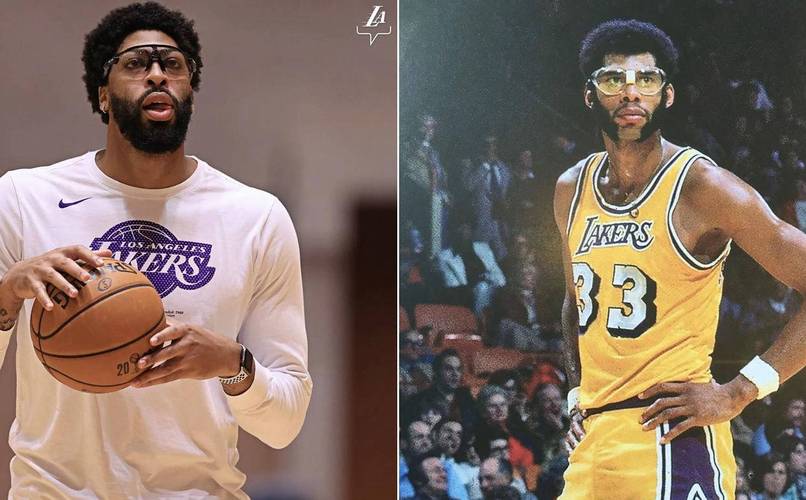 克莱开船到球馆训练 发自拍质问一哥老头子人呢 克莱开船到球馆训练 发自拍质问一哥老头子人呢