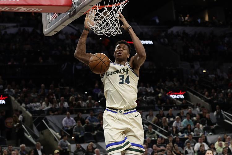 拳王排名微跌 小刺客强势上升