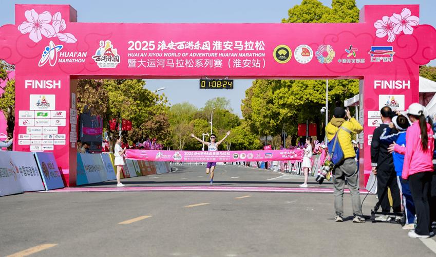 字母哥强力发挥 霍勒迪出色表现助雄鹿险胜爵士比赛 字母哥强力发挥 霍勒迪出色表现助雄鹿险胜爵士比赛