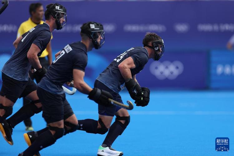 厄文发布温情照片宣布当爹 女儿命名为伊丽莎白 厄文发布温情照片宣布当爹 女儿命名为伊丽莎白