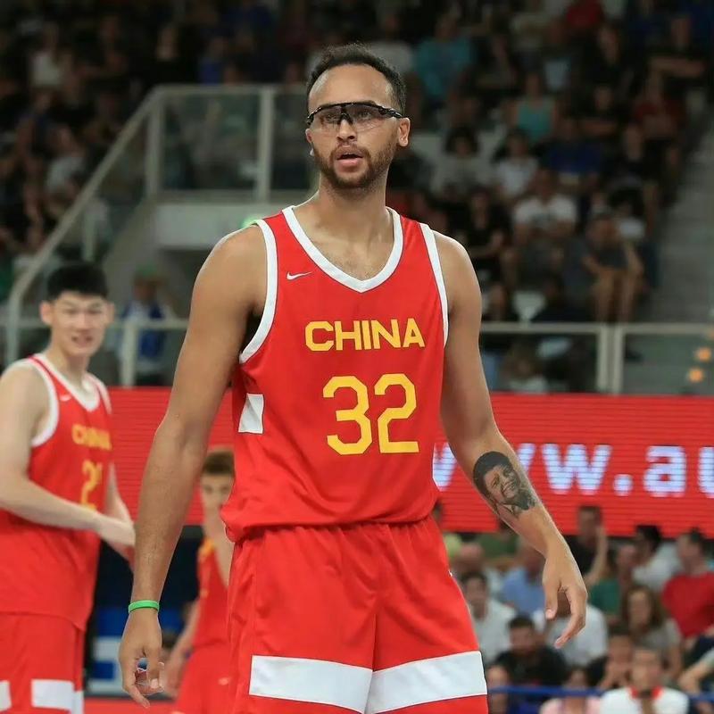 恐怖马刺13人数据创历史纪录 帕克很爽很轻松