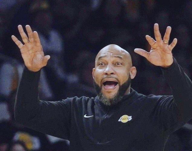 中场指挥官和前锋的区别 中场指挥官和前锋的区别