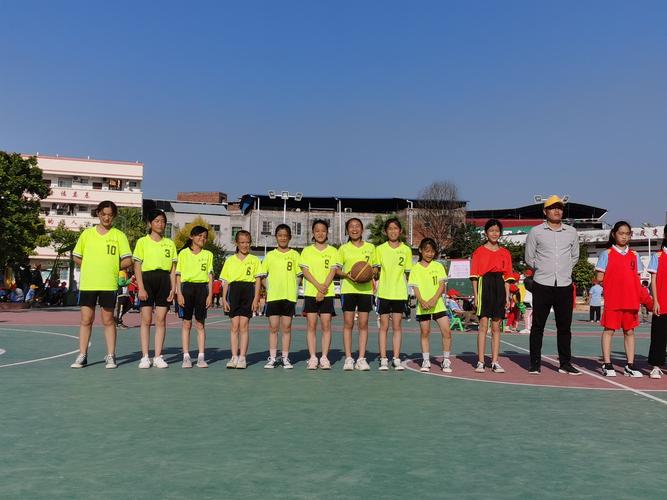 庄神留小费 服务员感动泪目背后故事揭晓 庄神留小费 服务员感动泪目背后故事揭晓